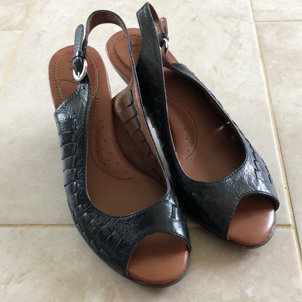 Naya Sandals
